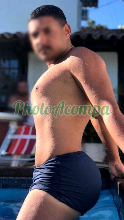 Vinícius, garoto de programa em Copacabana (RJ)