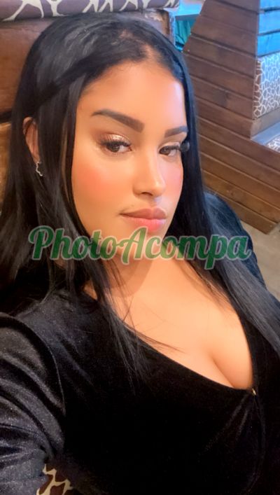 Rebeca, acompanhante em Três Marias