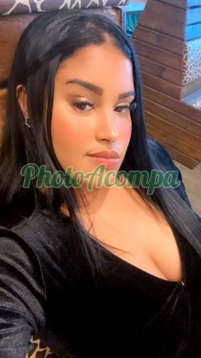 Rebeca, acompanhante em Três Marias
