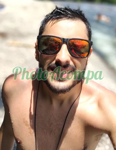 Rafael, homem que faz massagens eróticas em Piçarras