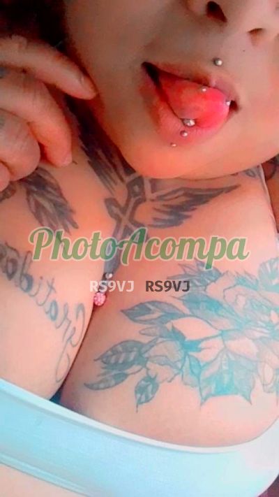 Malévola, mulher que faz videochamadas e sexting