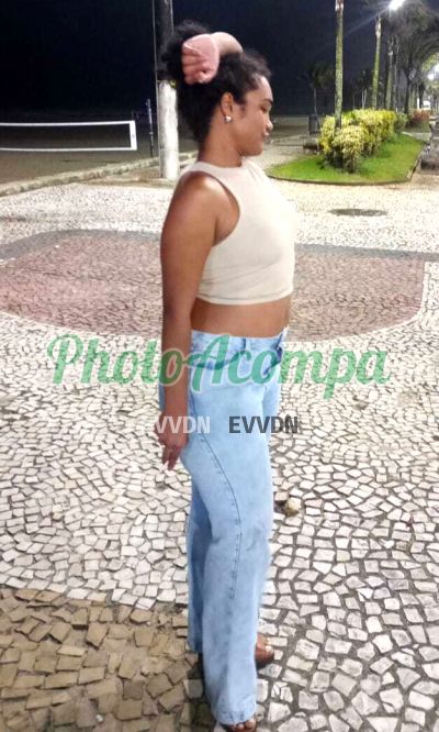 Karen Salles, mulher que faz videochamadas e sexting