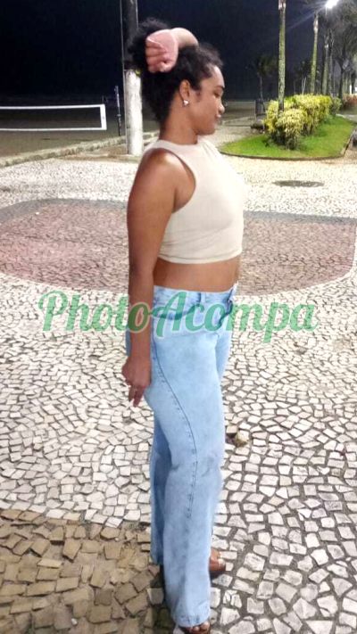 Karen Salles, mulher que faz videochamadas e sexting