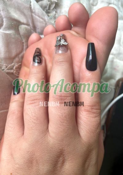 Mel, mulher que faz videochamadas e sexting