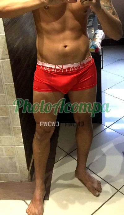 Santiago Colucci, garoto de programa em Santos