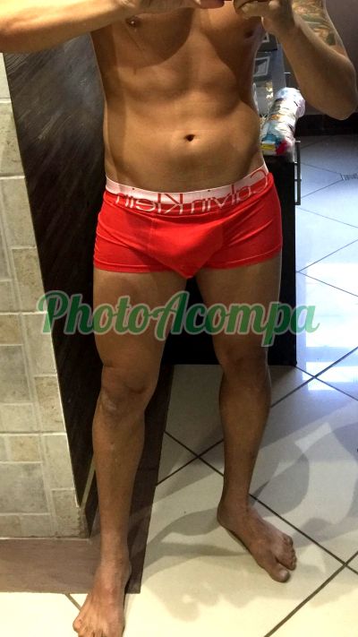 Santiago Colucci, garoto de programa em Santos