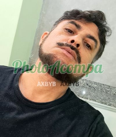 Robson Silva, homem que faz massagens eróticas em Santos