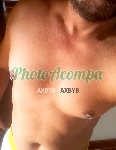 Robson Silva, homem que faz massagens eróticas em Santos