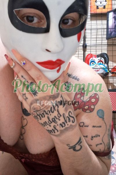Flor3, mulher que faz videochamadas e sexting