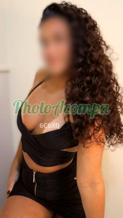 Isis, mulher que faz massagens eróticas em Copacabana (RJ)