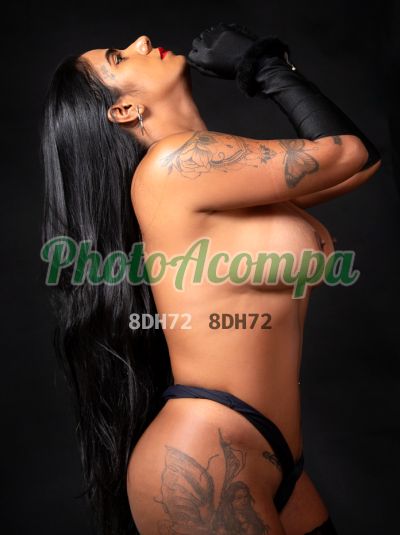 Akaly, mulher que faz videochamadas e sexting
