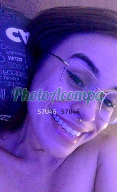 Agatha, mulher que faz videochamadas e sexting