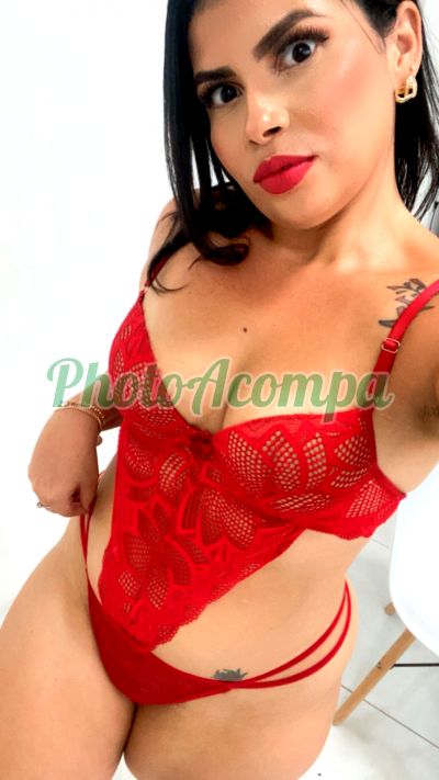 Sophia Villar, mulher que faz videochamadas e sexting
