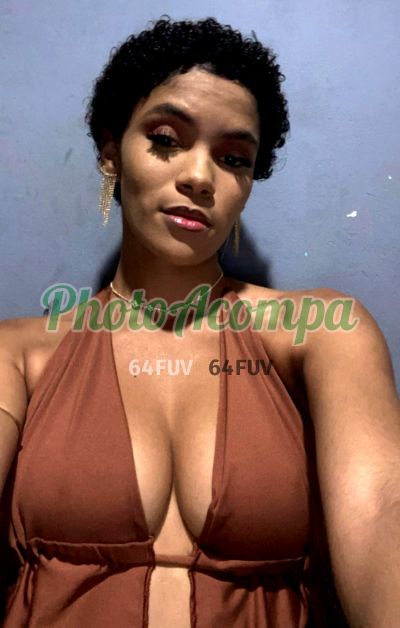 Lia, mulher que faz videochamadas e sexting