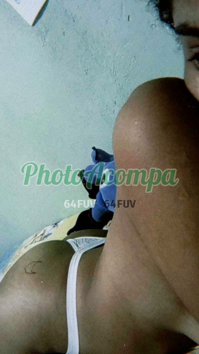 Lia, mulher que faz videochamadas e sexting