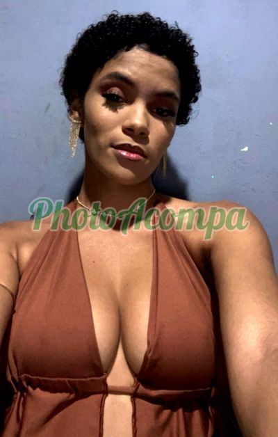 Lia, mulher que faz videochamadas e sexting