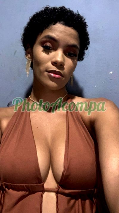 Lia, mulher que faz videochamadas e sexting