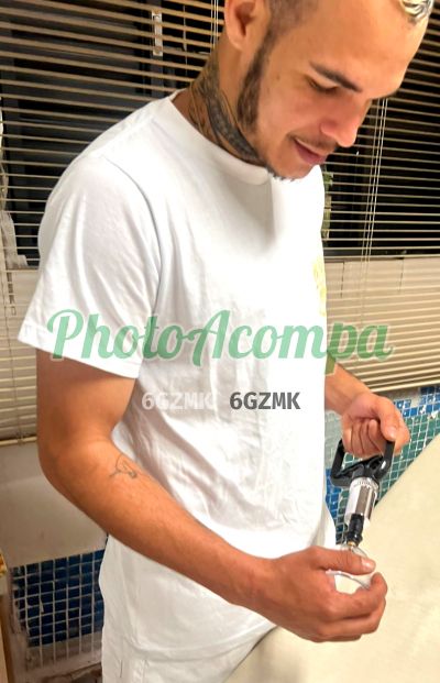 Ryan Santos, homem que faz massagens eróticas em Santana (SP)