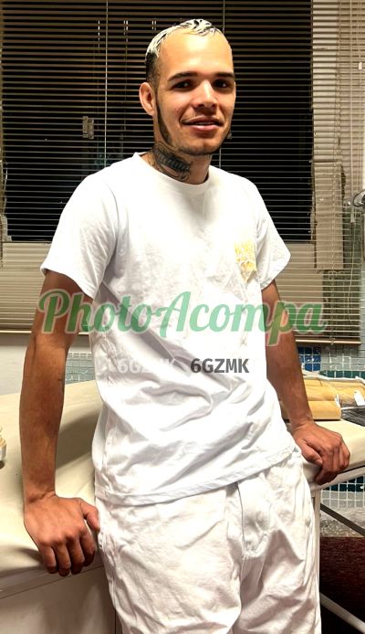 Ryan Santos, homem que faz massagens eróticas em Santana (SP)