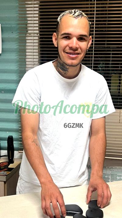 Ryan Santos, homem que faz massagens eróticas em Santana (SP)