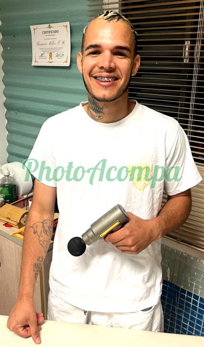 Ryan Santos, homem que faz massagens eróticas em Santana (SP)