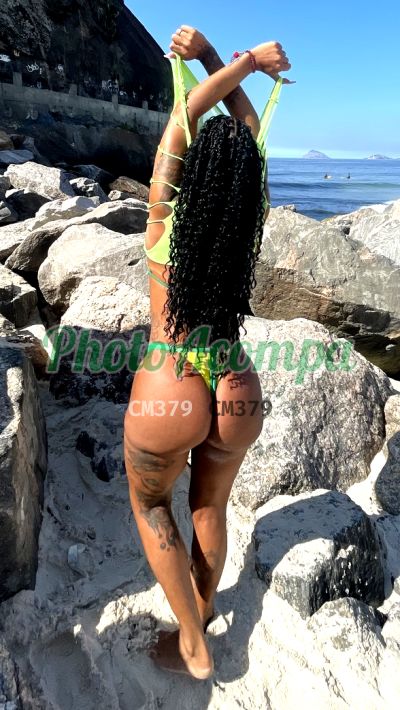 Luisa Melo, travesti em Copacabana (RJ)