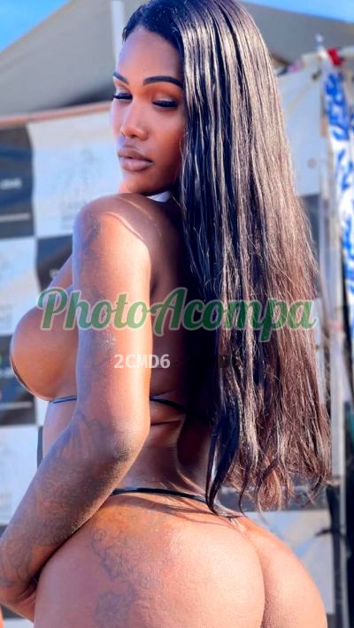 Andressa Leal, travesti em Copacabana (RJ)