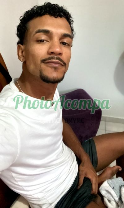 Henri, garoto de programa no Centro (RJ)