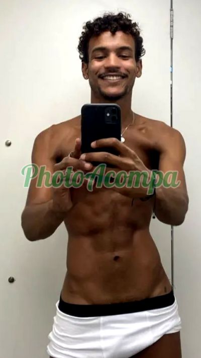 Henri, garoto de programa no Centro (RJ)
