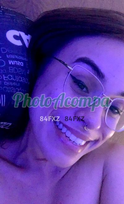 Agatha, mulher que faz videochamadas e sexting