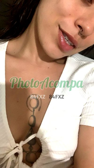 Agatha, mulher que faz videochamadas e sexting