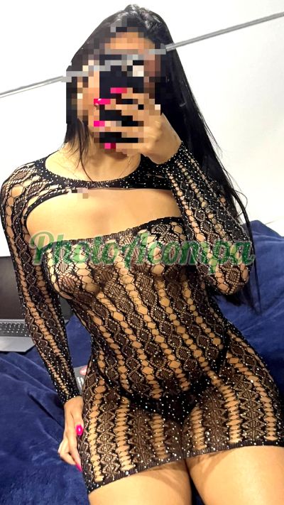 Sarah, mulher que faz videochamadas e sexting