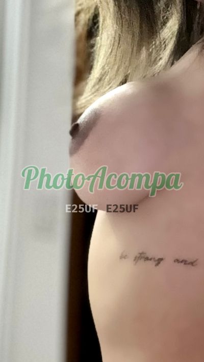 Bianca Bennett, mulher que faz videochamadas e sexting