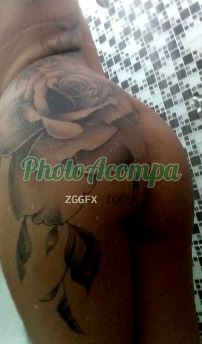 Mikaelly, mulher que faz videochamadas e sexting