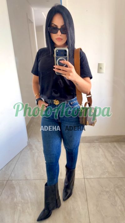 Karolina Dias, mulher que faz videochamadas e sexting