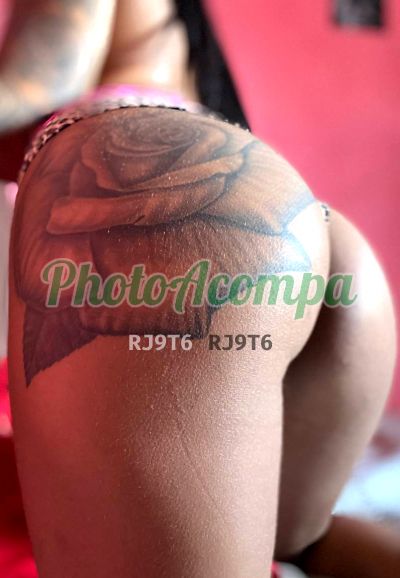Agatha, mulher que faz videochamadas e sexting