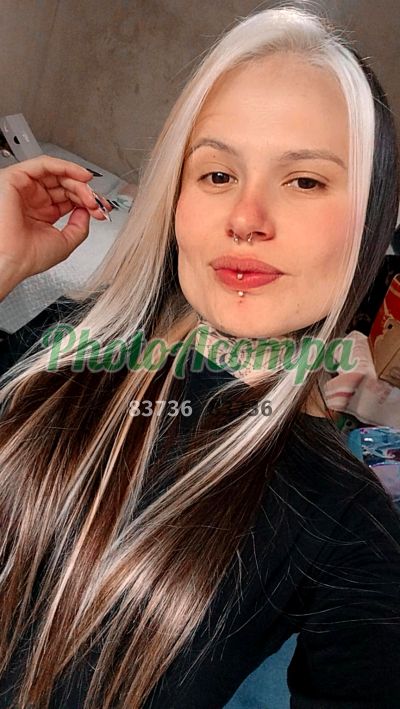 Leela, mulher que faz videochamadas e sexting