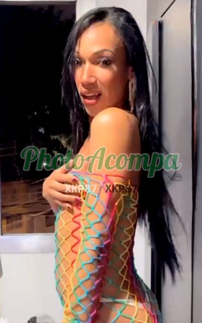 Vivianne Alves, travesti que faz massagens eróticas na Zona Norte (SP)