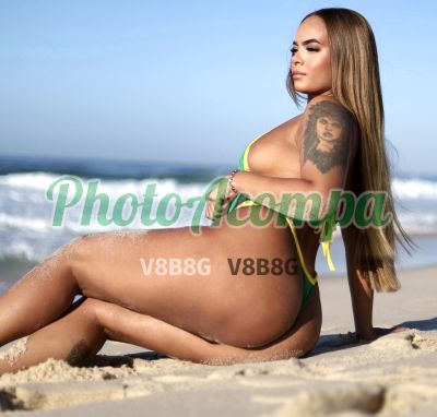 Pérola, mulher que faz massagens eróticas em Copacabana (RJ)