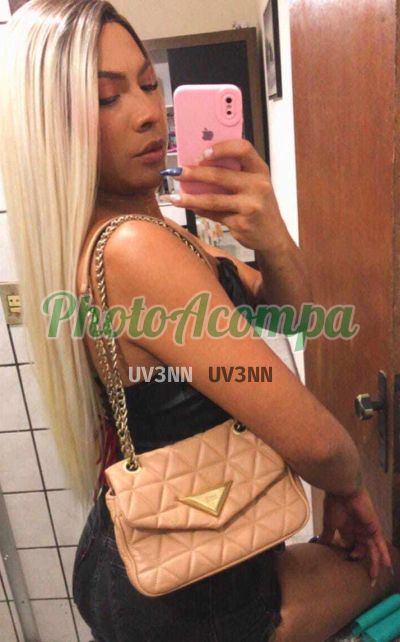 Ellem Ferraz, transex na Pituba (Salvador)