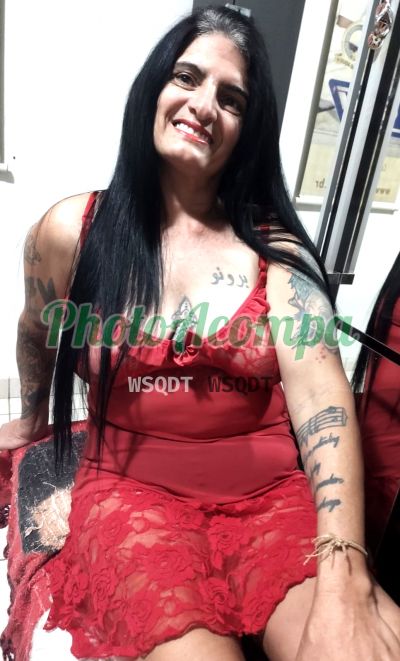 Mirela, mulher que faz videochamadas e sexting