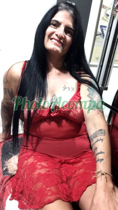 Mirela, mulher que faz videochamadas e sexting