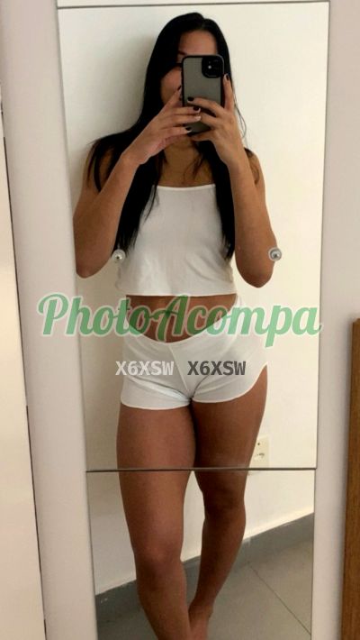 Júlia, mulher que faz videochamadas e sexting