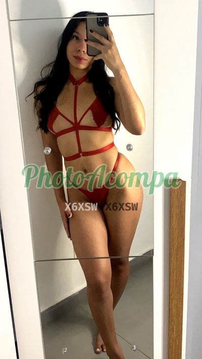 Júlia, mulher que faz videochamadas e sexting