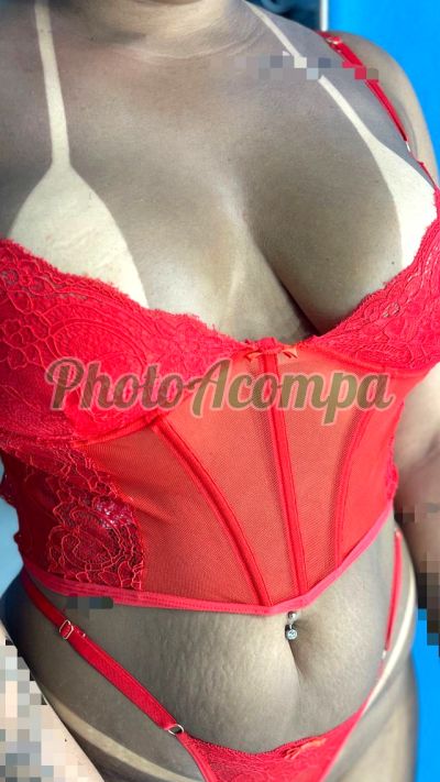 Júlia, acompanhante em Duque de Caxias
