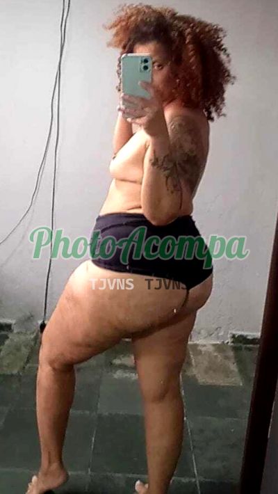 Nicole, mulher que faz videochamadas e sexting
