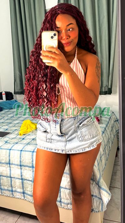 Majuu, escort em Vitória