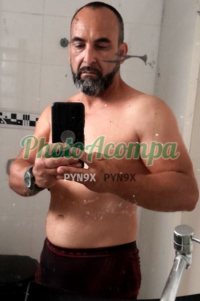 Leandro, homem que faz massagens eróticas em Porto Alegre