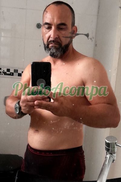 Leandro, homem que faz massagens eróticas em Porto Alegre