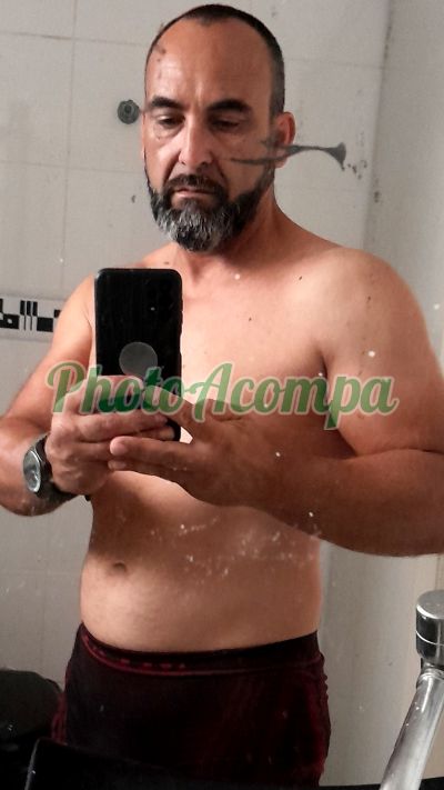 Leandro, homem que faz massagens eróticas em Porto Alegre